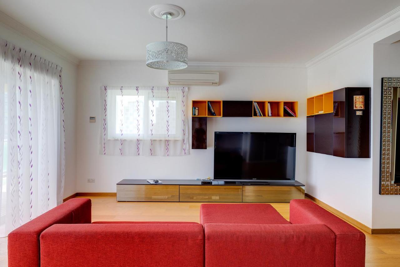 Seafront Apartment In Sliema With Pool, Upmarket Complex Exteriör bild