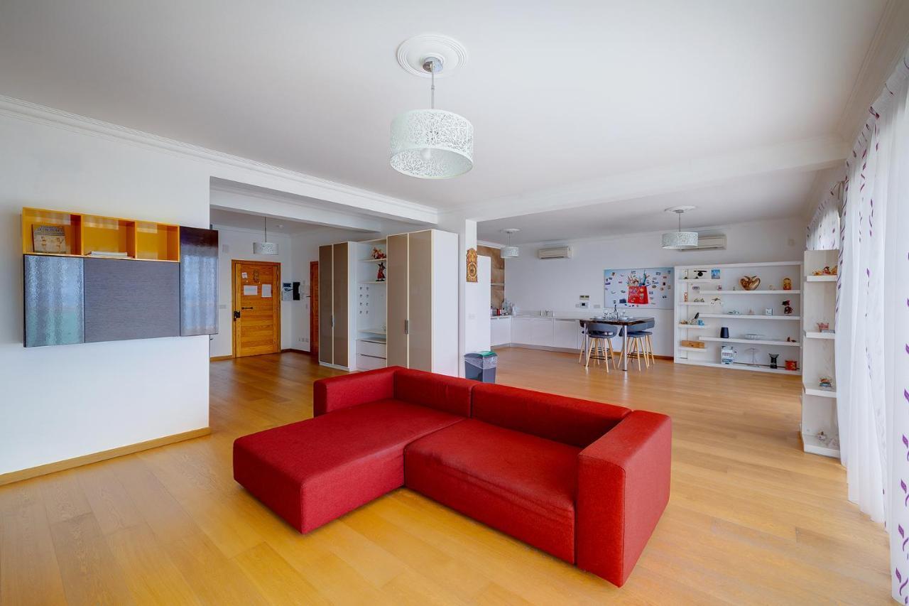 Seafront Apartment In Sliema With Pool, Upmarket Complex Exteriör bild
