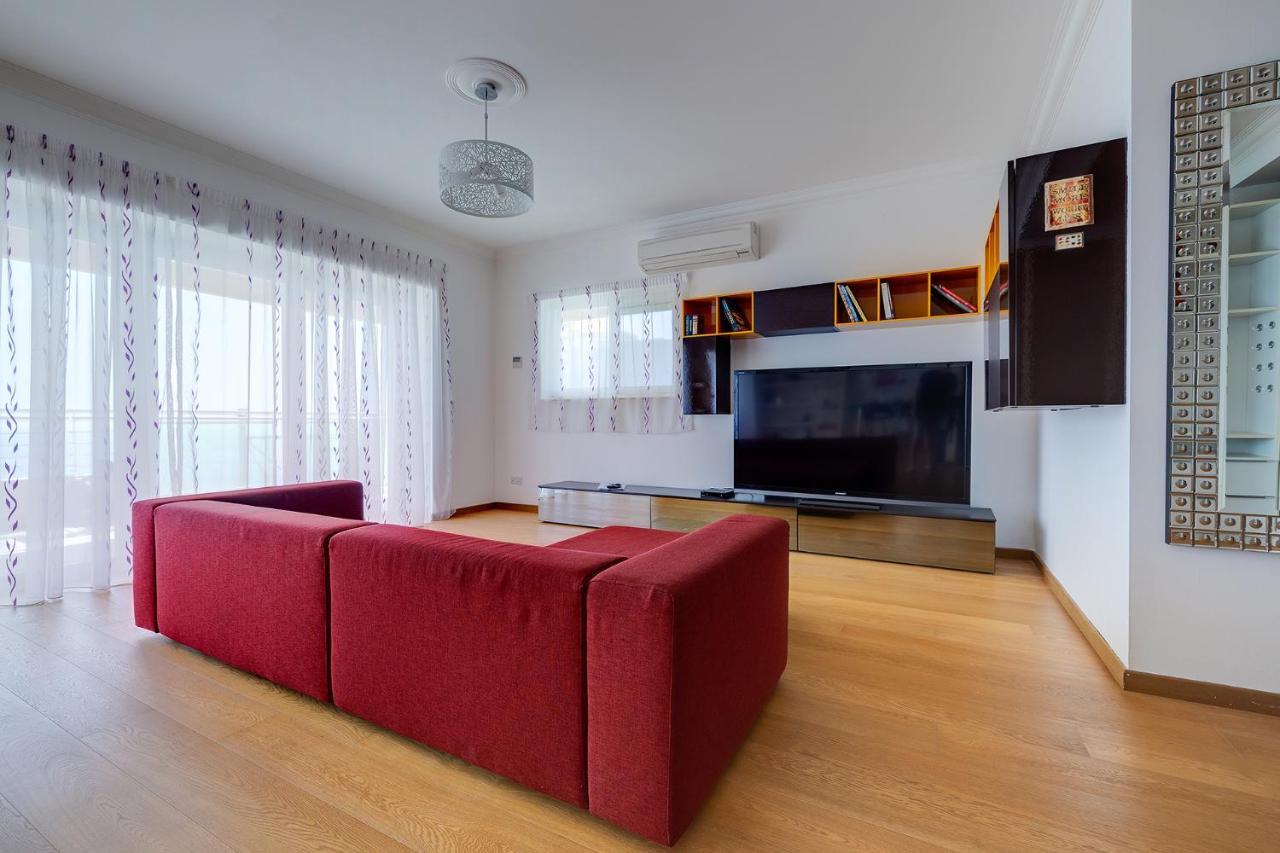 Seafront Apartment In Sliema With Pool, Upmarket Complex Exteriör bild