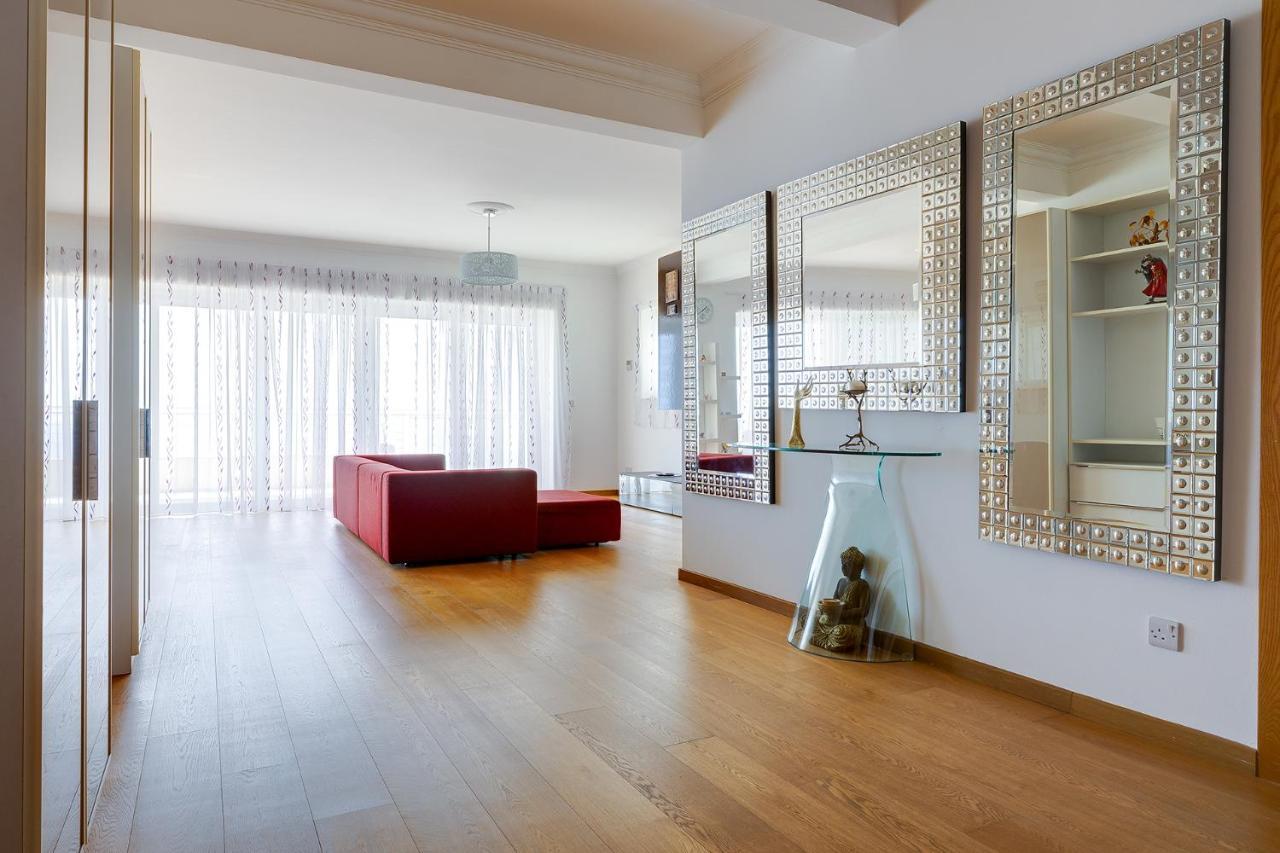 Seafront Apartment In Sliema With Pool, Upmarket Complex Exteriör bild