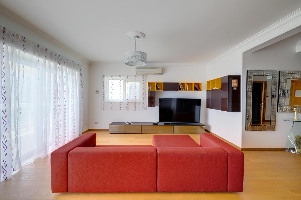 Seafront Apartment In Sliema With Pool, Upmarket Complex Exteriör bild
