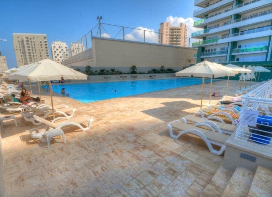 Seafront Apartment In Sliema With Pool, Upmarket Complex Exteriör bild