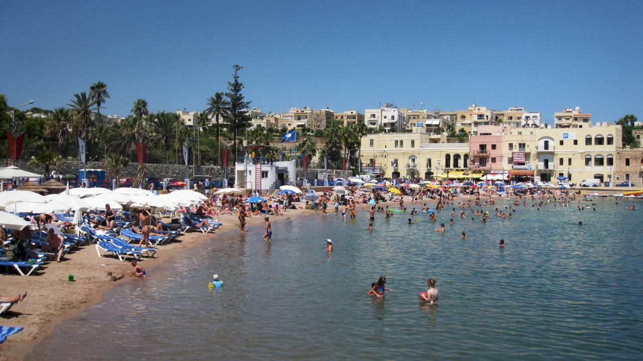 Seafront Apartment In Sliema With Pool, Upmarket Complex Exteriör bild