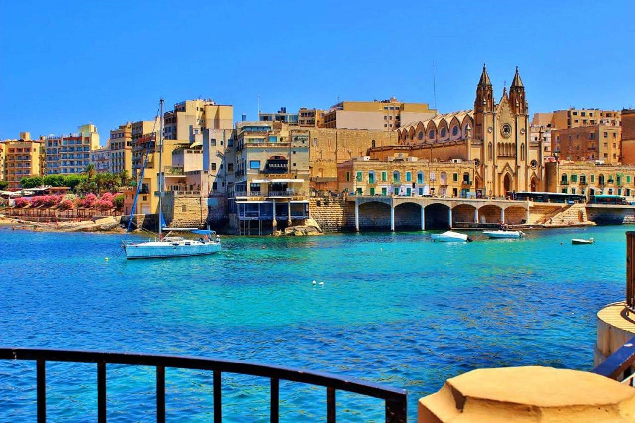 Seafront Apartment In Sliema With Pool, Upmarket Complex Exteriör bild